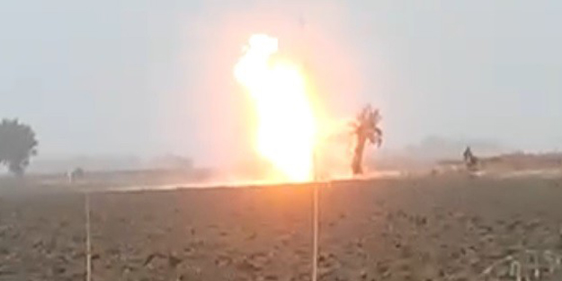 Doğal gaz boru hattına düşen yıldırım panikletti