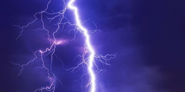 Doğal gaz boru hattına yıldırım isabet etti