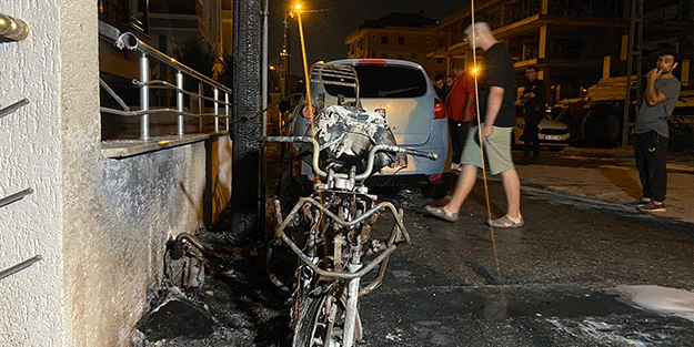 Doğal gaz kutusu alev alev yandı
