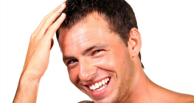 Doğal görünümlü saçlar için PRP ve Mezoterapi ile desteklenmiş saç ekimi