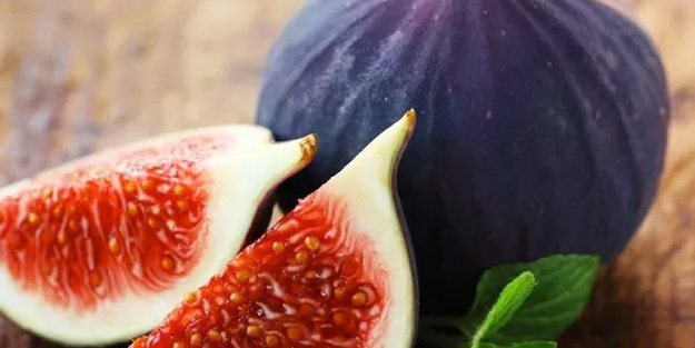 Doğal şifa deposu! İnciri sütün içinde bekletirseniz!