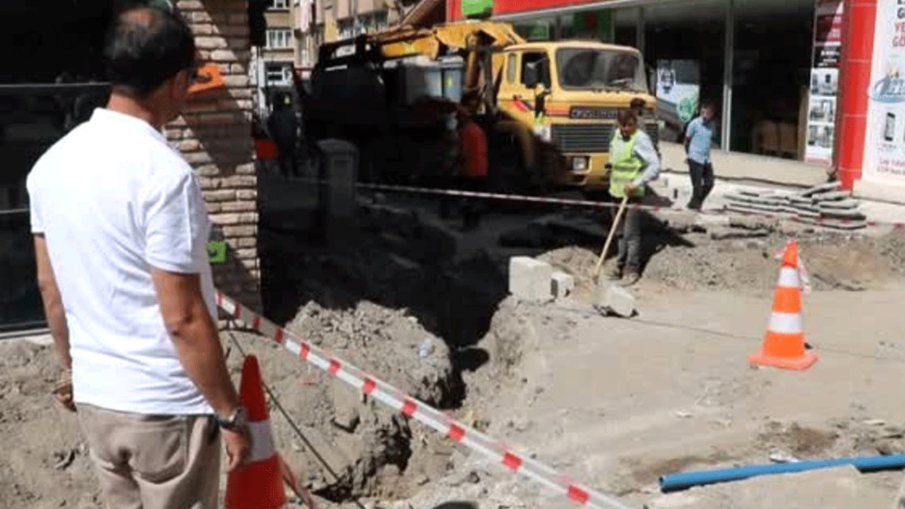Doğalgaz kaçağını sigara içerek izlediler, polis sinirlendi!