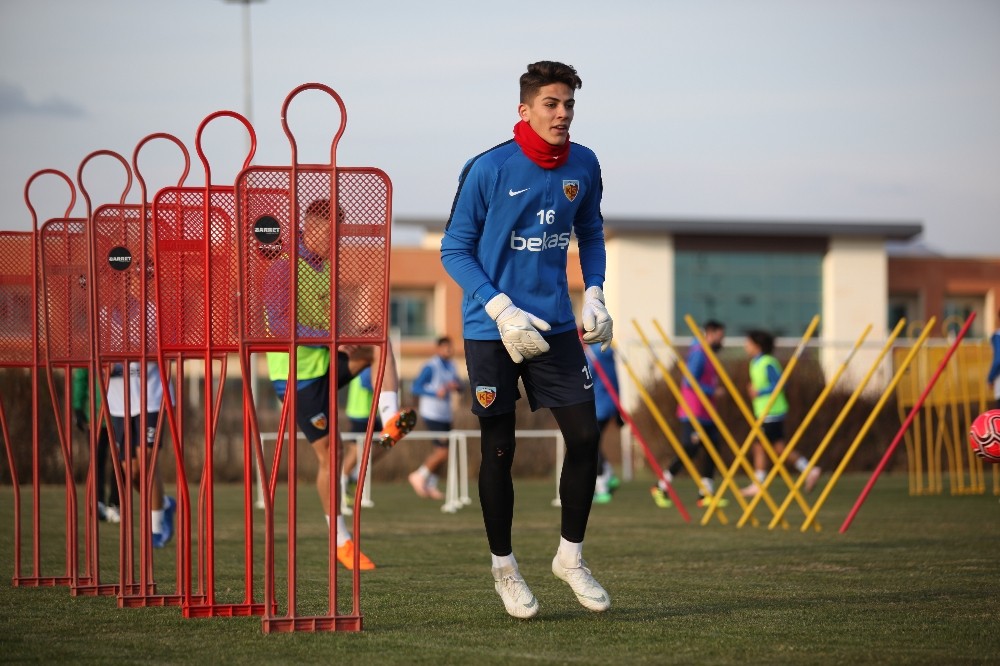 Doğan Alemdar U-17 Milli takımına davet edildi 