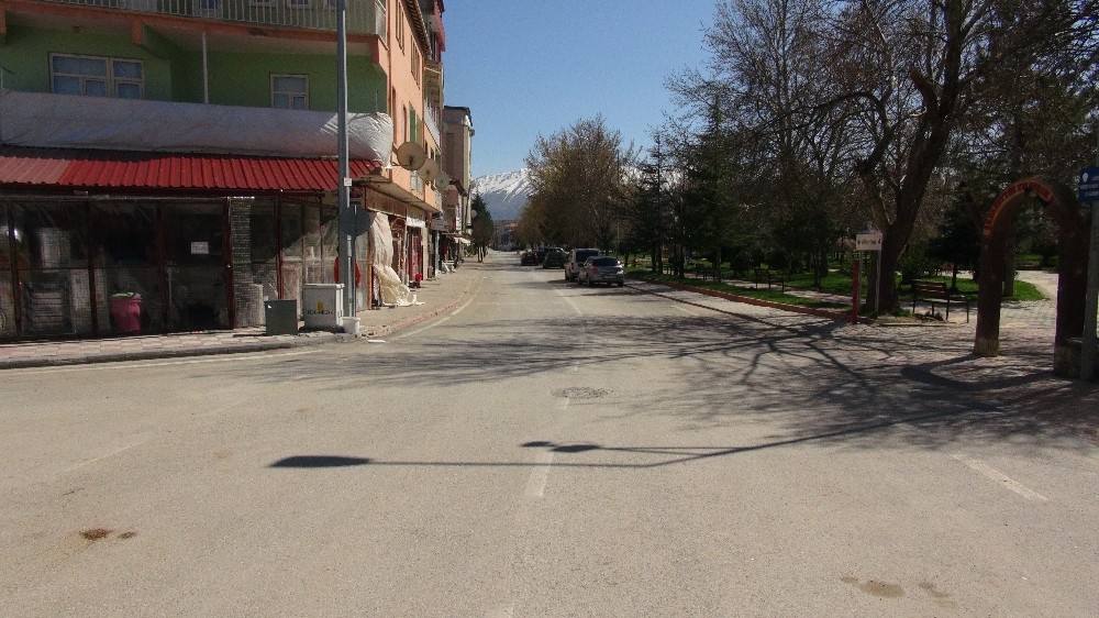Doğanşehir sokakları bomboş 