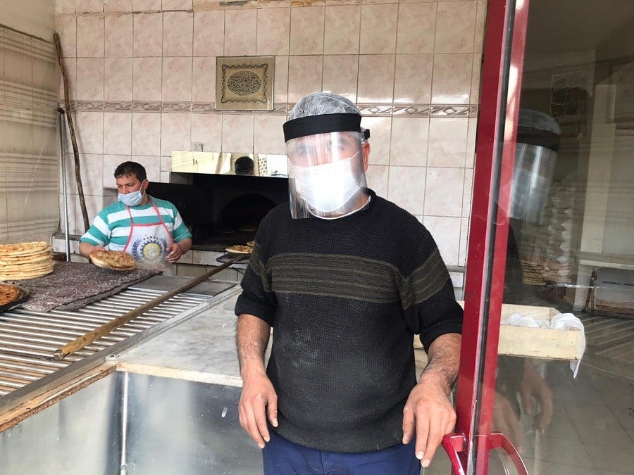 Doğanşehir’de esnaflara yüz koruyucu siper dağıtılıyor 