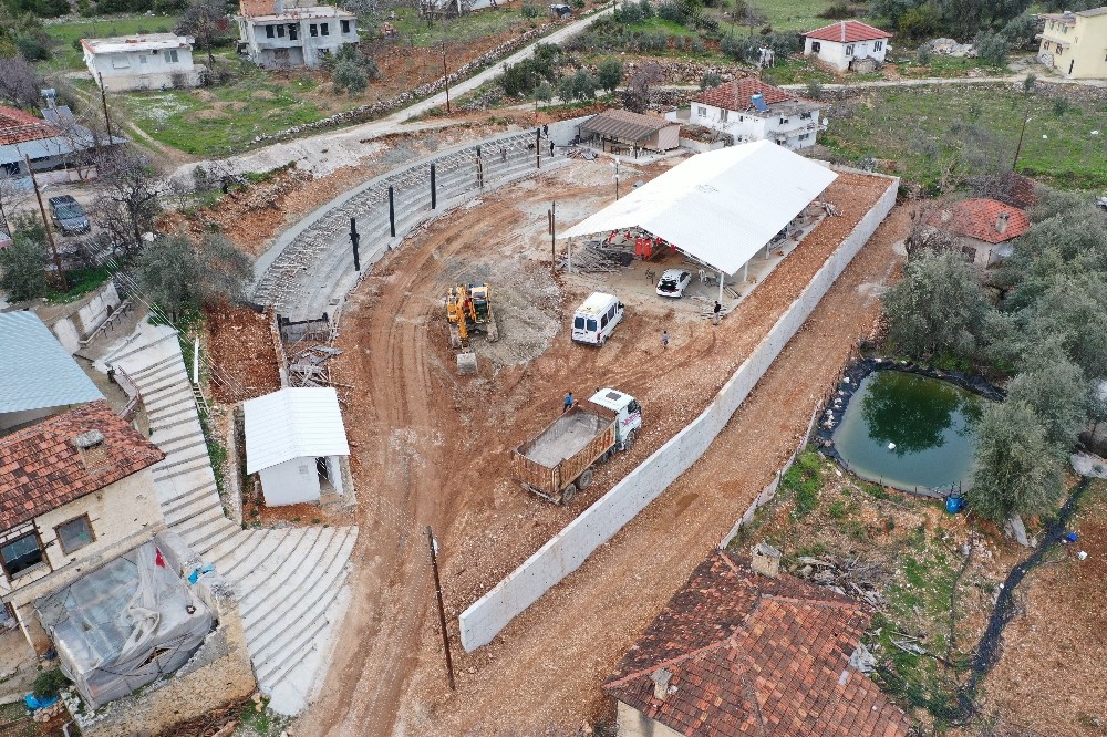 Doğantaş’ta meydan düzenlemesi başladı 