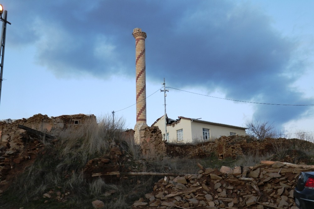 Doğanyol’da depremin vurduğu köylerde yıkım büyük 