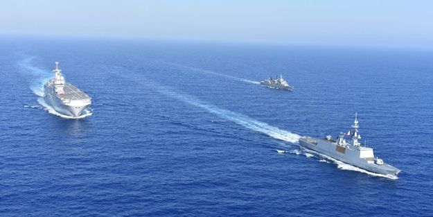 Doğu Akdeniz'de büyük panik! 'Üzerimizde tanımlayamadığımız yüzlerce cisim uçuyor'