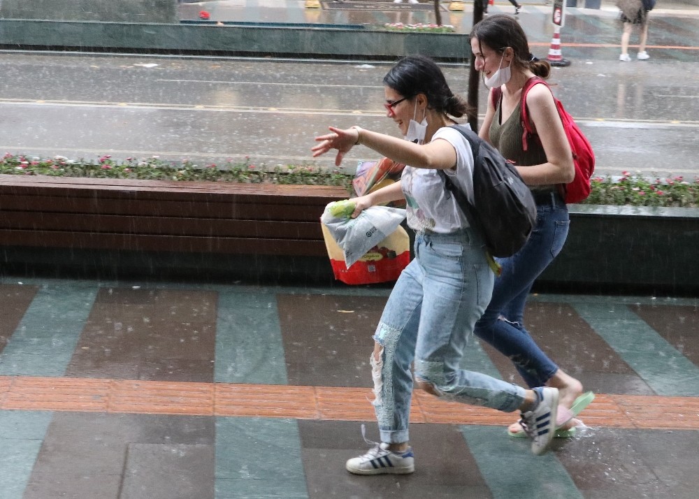 Doğu Anadolu’da sağanak ve fırtına bekleniliyor 