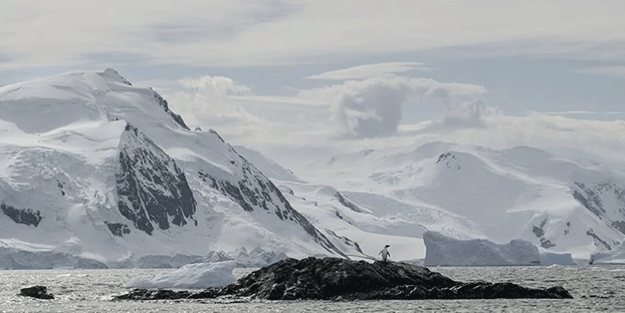 Doğu Antarktika'da 46 buzul altı gölü keşfetti!