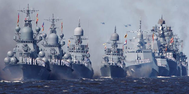 Doğu Çin Denizi'nde Rus gemileri