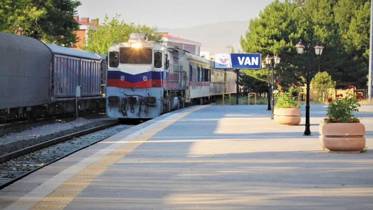 Doğu Ekspressine alternatif: Van-Tahran tren seferleri başladı!