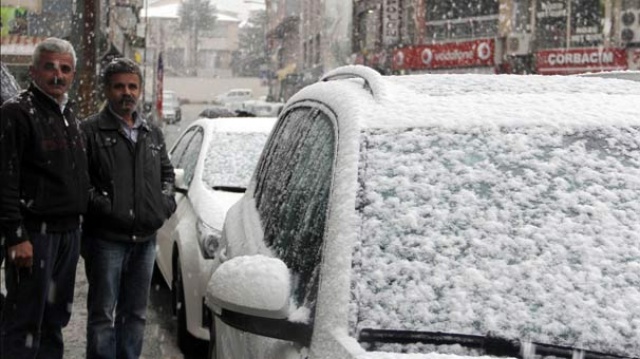 Doğu kara teslim oldu... Bazı köy yolları ulaşıma kapandı