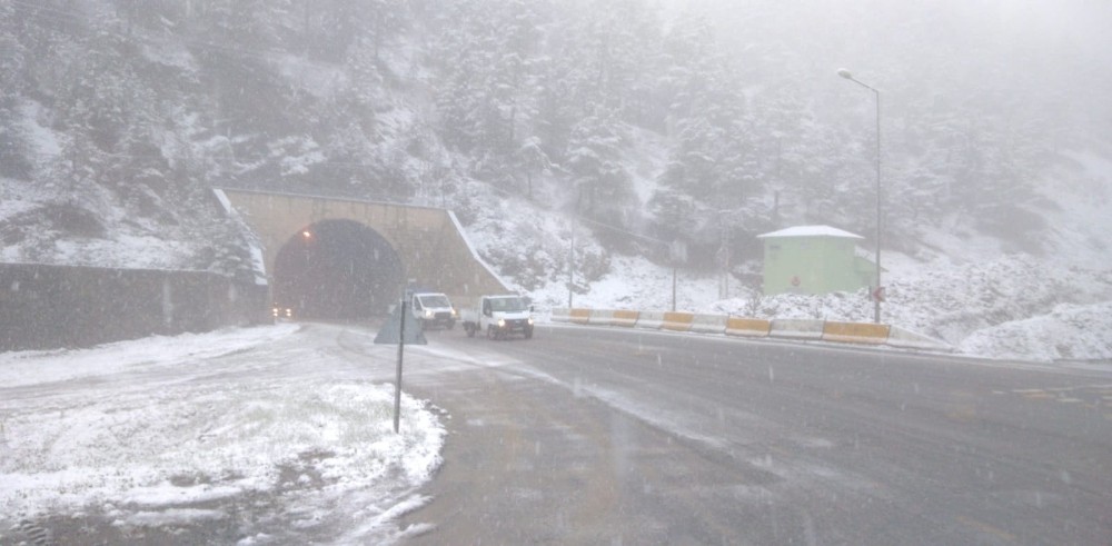 Doğu Karadeniz Bölgesi’nin yüksek kesimlerine Mayıs ayında kar yağdı 