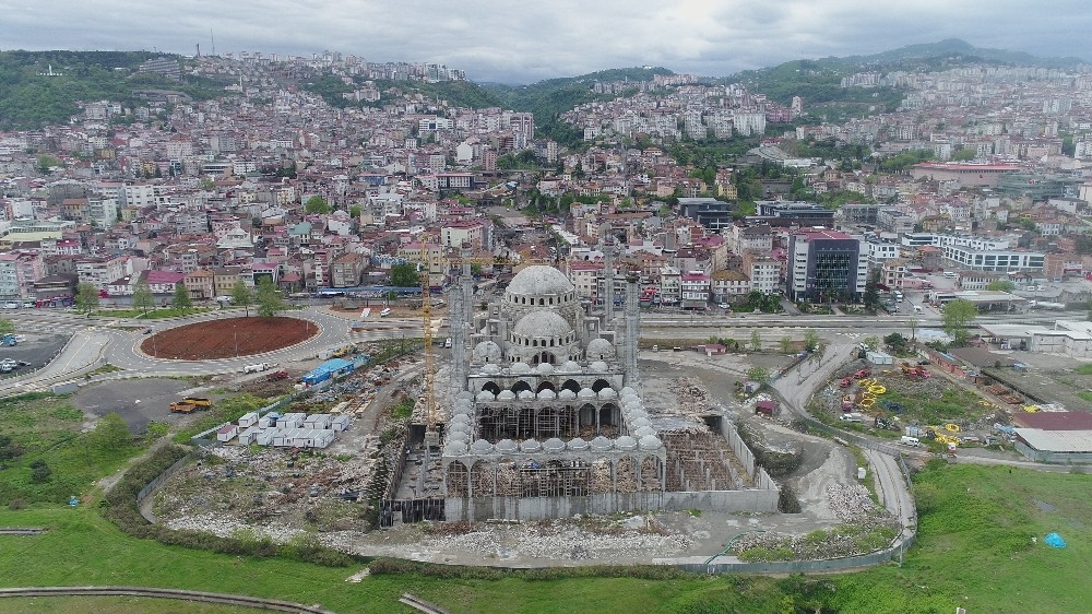 Doğu Karadeniz’in en büyük cami ve külliyesinin yapımı sürüyor 