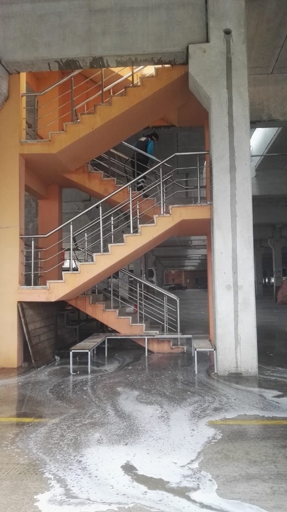 Doğu Kışla kapalı pazar alanı dezenfekte ediliyor 