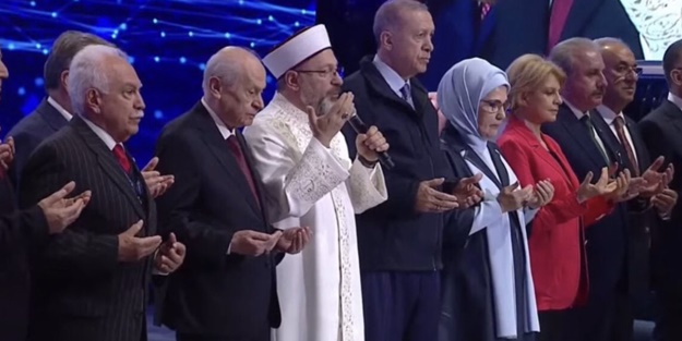 Doğu Perinçek'in dua etmesi Ayşe Hür'ü çıldırttı! 