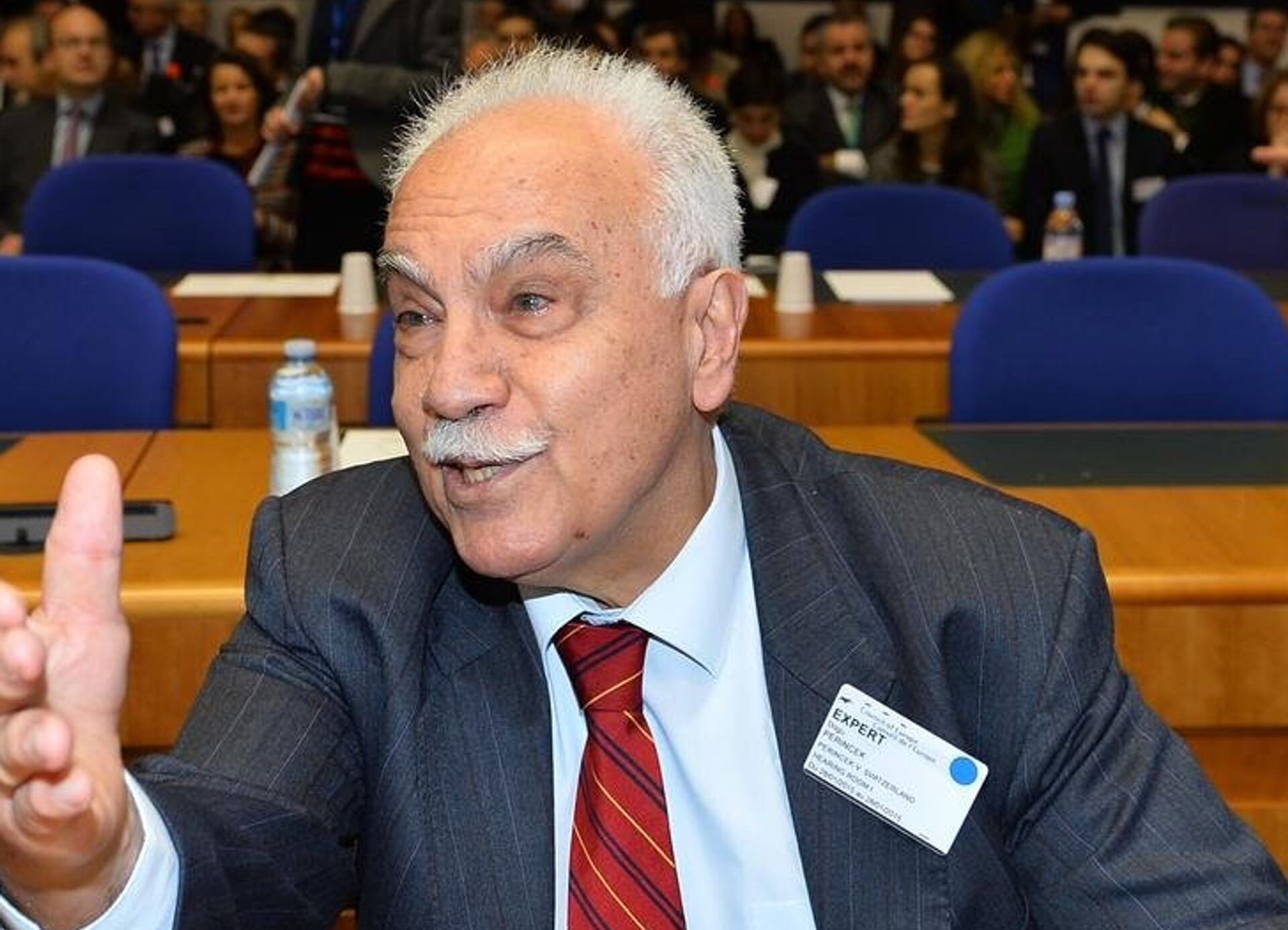 Doğu Perinçek'ten fıkra gibi "AK Parti" iddiası! Yine rüya görüyor