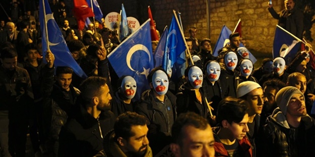 Doğu Türkistan için 