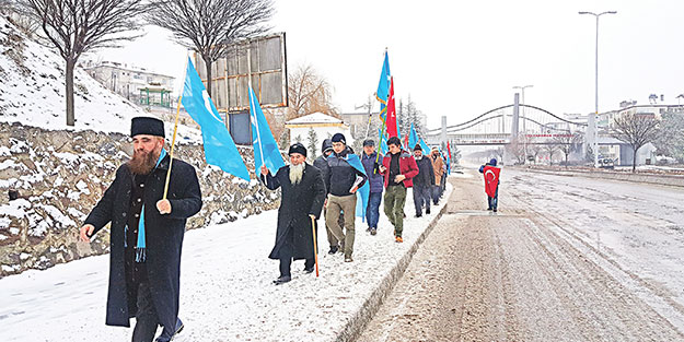 Doğu Türkistan için yürüyen grup Kızılcahamam’da