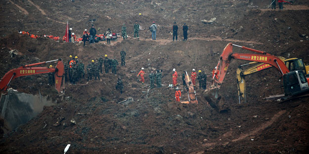 Doğu Türkistan'da heyelan: 35 ölü