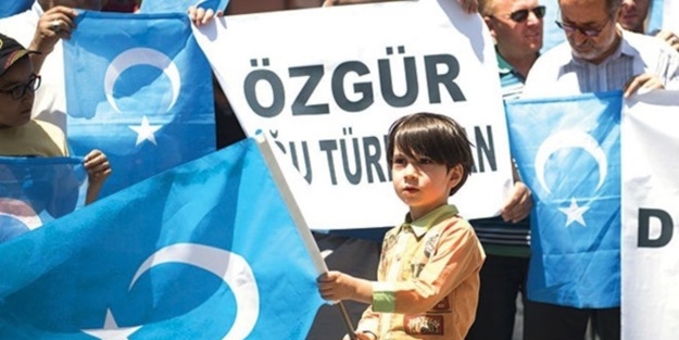 Doğu Türkistanlılardan Rusya tepkisi