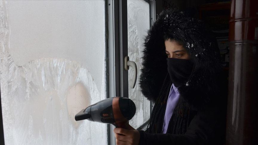 Doğu'da dondurucu soğuk, kar yağışı ve tipi yaşamı olumsuz etkiliyor