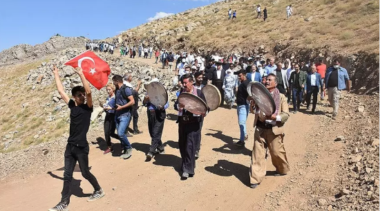Doğuda halk eskiye dönmek istemiyor! İstikrar için teröre karşı tek ses: 