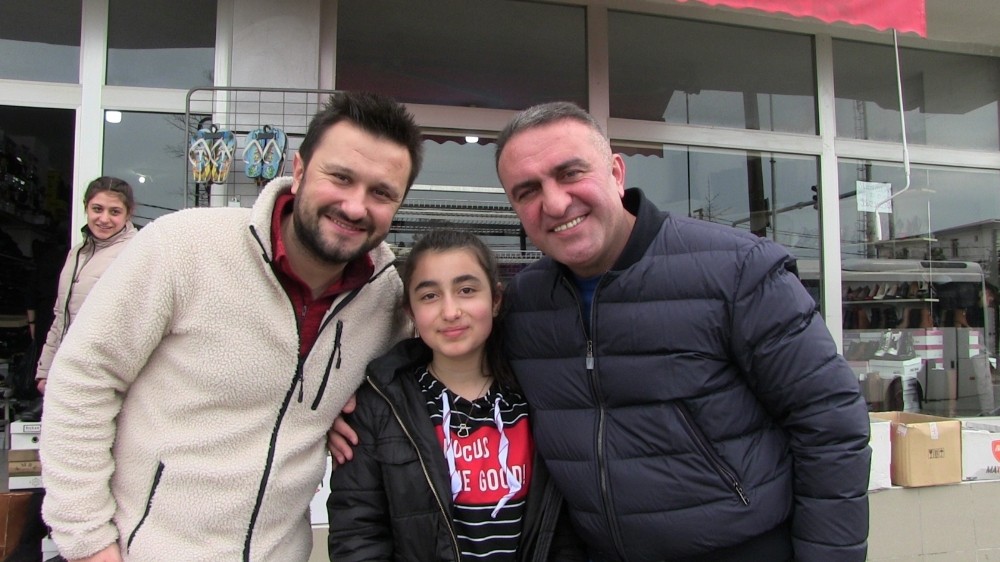 Doğum gününü kimsesiz çocuklarla kutladı 