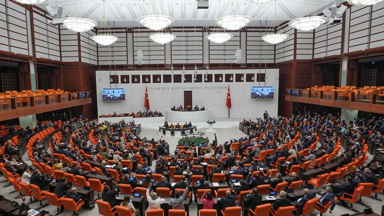 Doğum izni değişiyor! Sosyal medyaya yaş sınırı