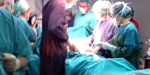 Doğum sırasında doktor ve ebenin tutamadığı bebek düşerek öldü