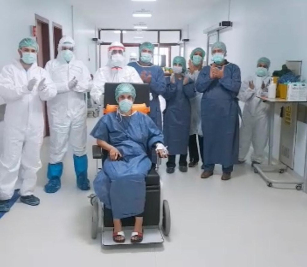 Doğumdan sonra bebeğiyle korona virüse yakalandı, 12 günlük yaşam savaşını kazandı 