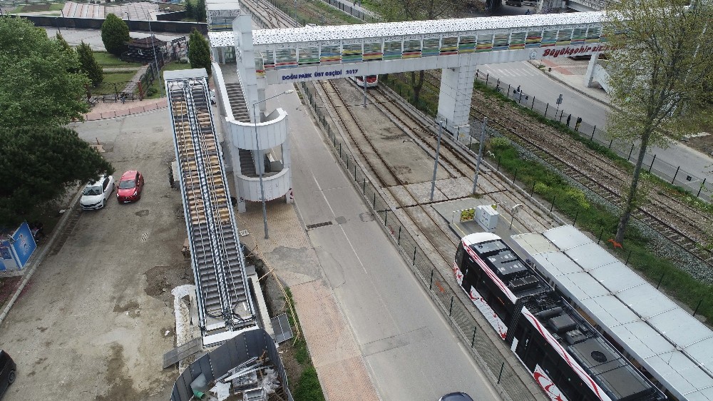 Doğupark’a ‘yürüyen merdivenli üst geçit’ 