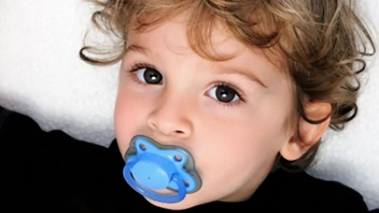 Doğurganlığı ve nüfusu nasıl mı azaltıyorlar? Bebek emziklerinden çıkan madde şok etti!