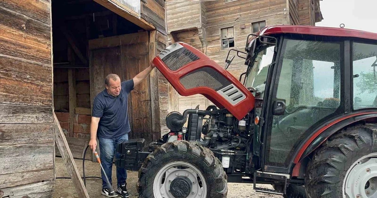 Doğuştan görme engelli çiftçi Yılmaz Çatıklı köyünde traktör sürüyor, odun kırıyor