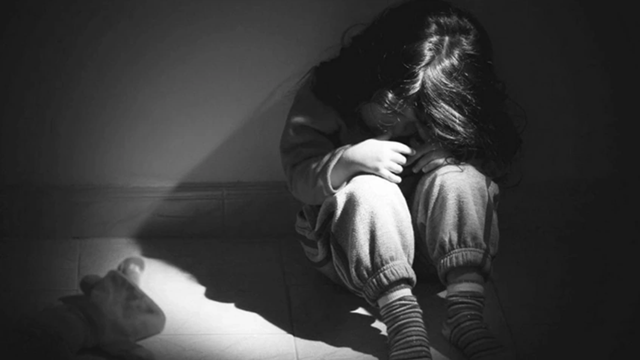 Doktor, 299 çocuğa cinsel istismardan yargılanıyor!