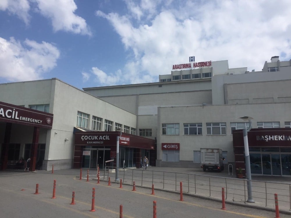 Doktor hastanedeki odasında ölü bulundu 