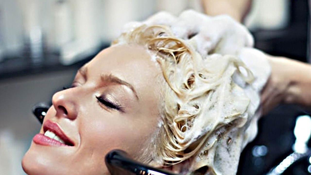 Doktor uyardı: Felç riski var! Daha önce görüldü! Kuaförde bunu sakın yapmayın!