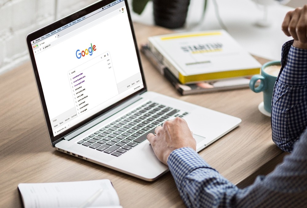 Doktora gidemeyen internete sarıldı 