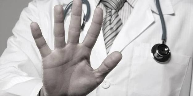 Doktora şiddet uygulayan öğretmene...