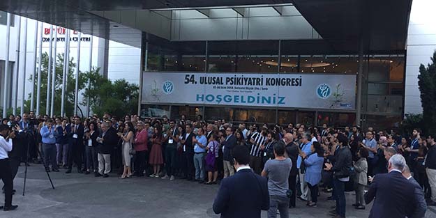 Doktora silahlı saldırı İzmir'de protesto edildi