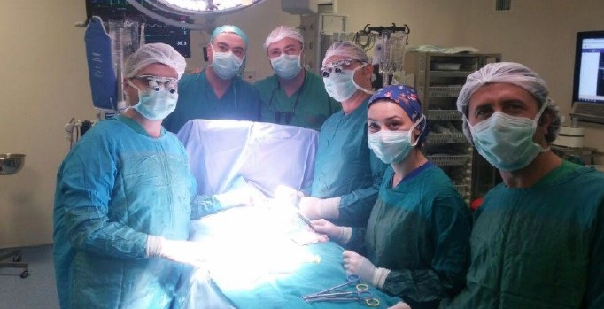 Doktorlar 15 saatte 3 kalp ameliyatı yaptı