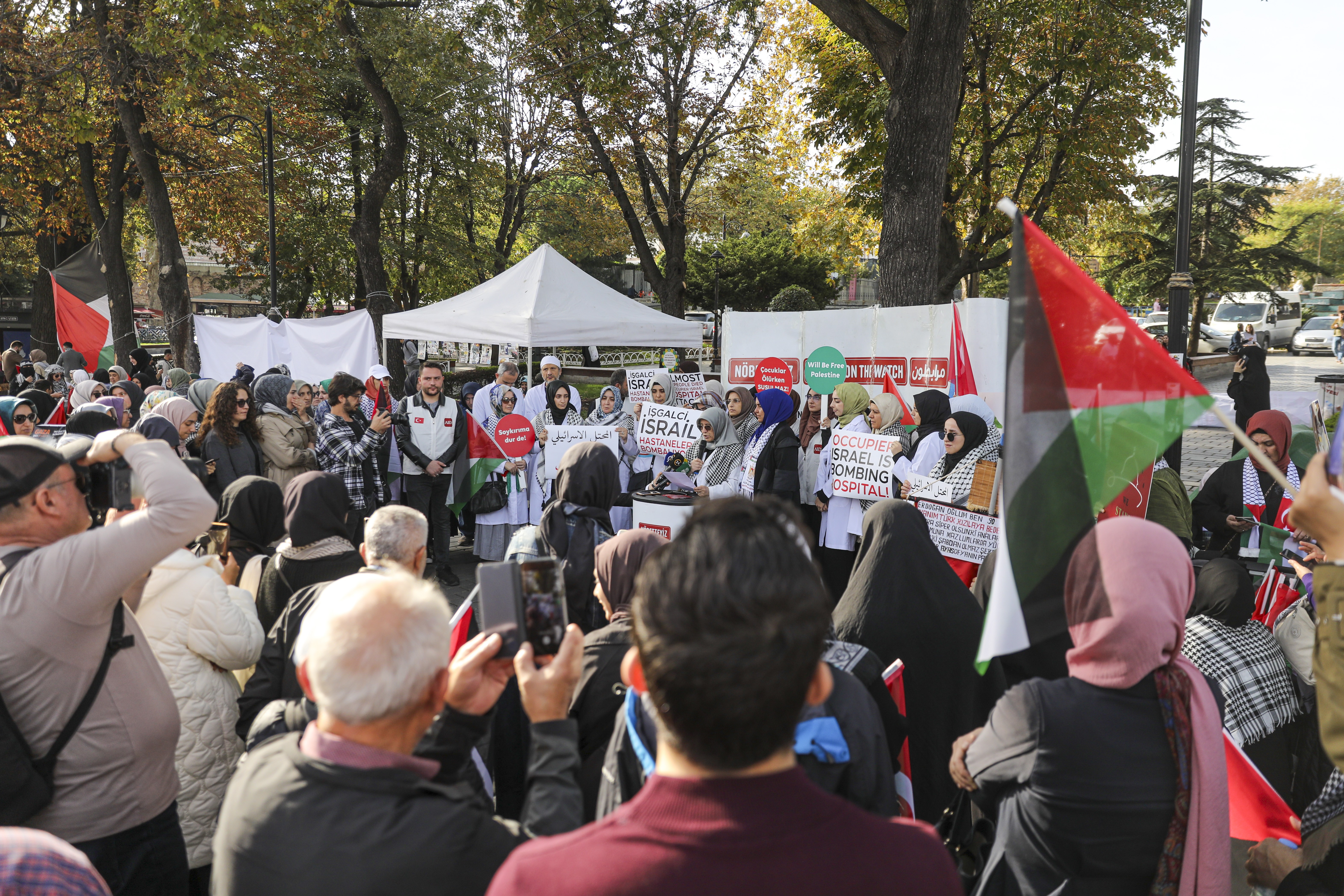 Doktorlar İsrail zulmünü protesto etti