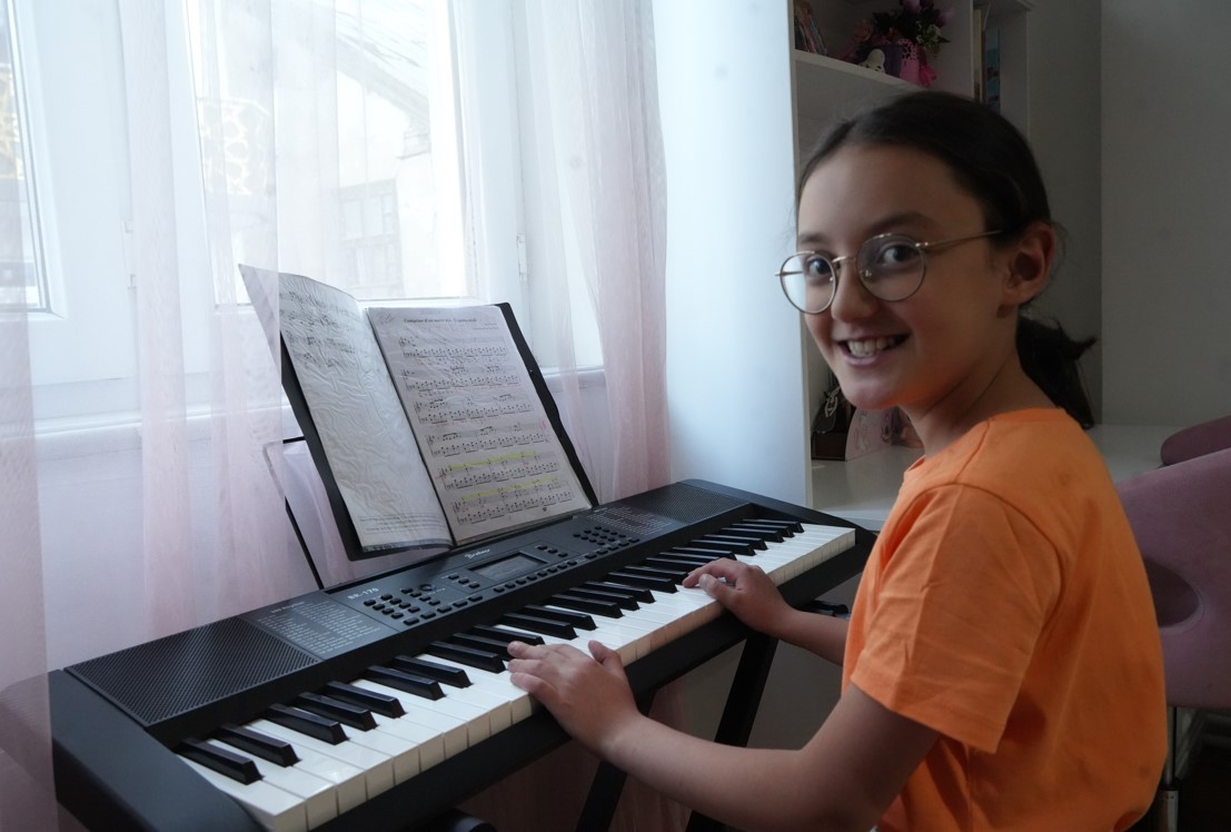 Doktorlar yaşamaz demişti! Küçük Nursima yeteneğiyle kendine hayran bırakıyor