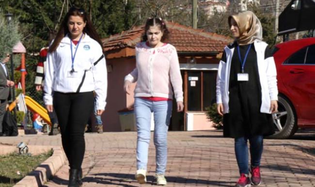 Doktorlar yürüyemez dedi, 17 yıl sonra yürüdü