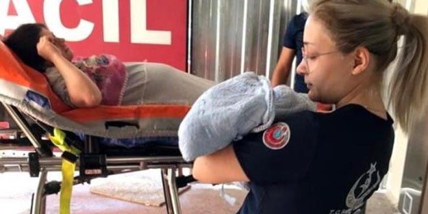 Doktorun 'kalk git' dediği iddia edilen hamile kadın banyoda doğurdu