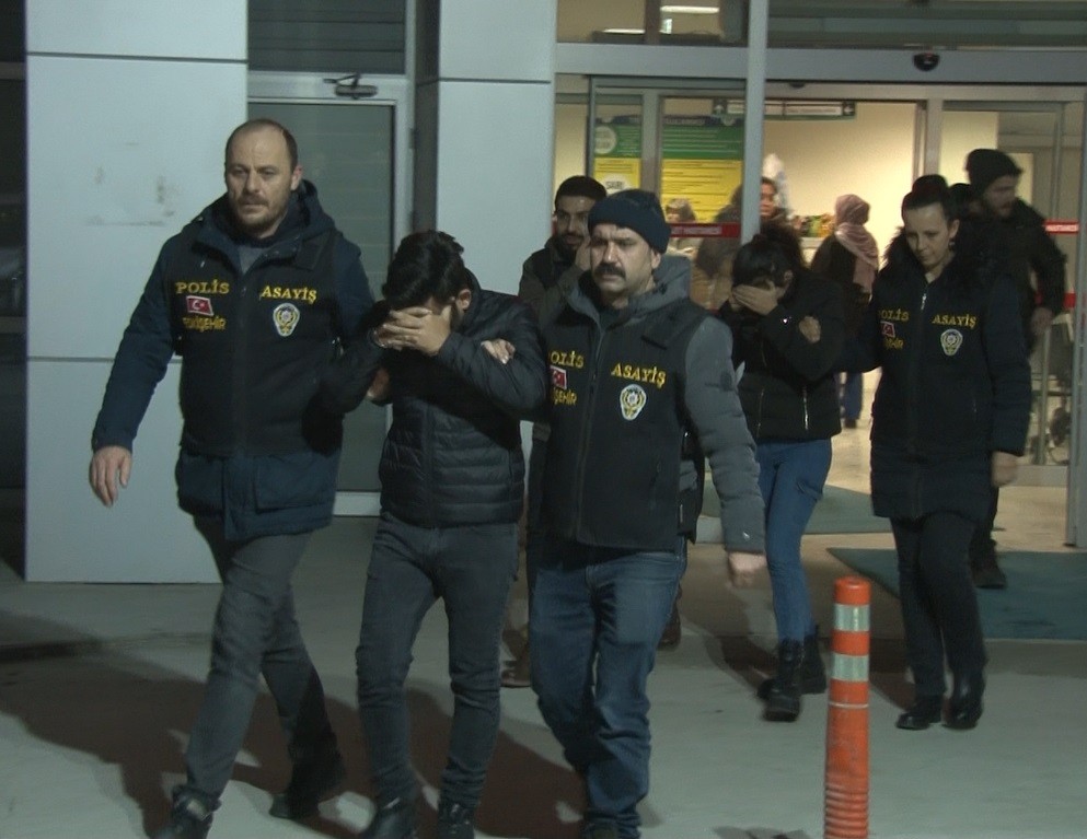 Dolandırıcı çift tutuklandı 