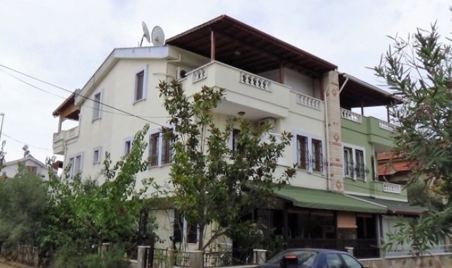 Dolandırıcılar kendi evini kendisine sattı!