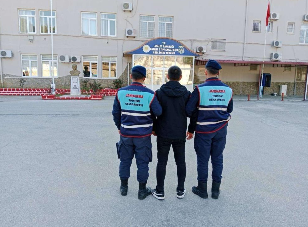 Dolandırıcılıktan aranan şahıs Nazilli’de yakalandı