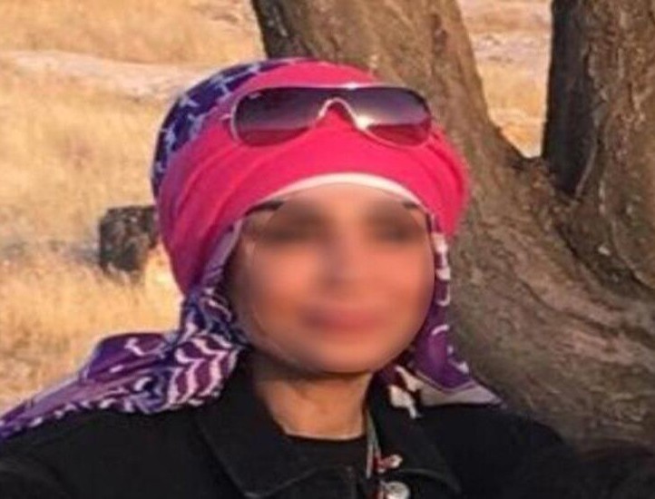 Dolandırıcının etkisi altında kalarak kendi kendilerinden kan almışlar 